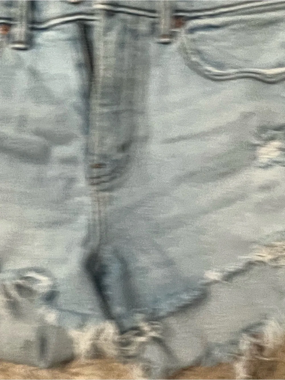 Abercrombie & Fitch The Mom Short Mid Rise size 27/4 Light Blue Distressed Denim